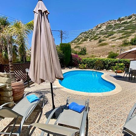 Villa Alicia With Priv Pool, Beautiful Garden And Shady Veranda- 5 Min To The Beach Peyia Ngoại thất bức ảnh