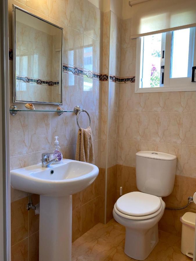 Villa Alicia With Priv Pool, Beautiful Garden And Shady Veranda- 5 Min To The Beach Peyia Ngoại thất bức ảnh