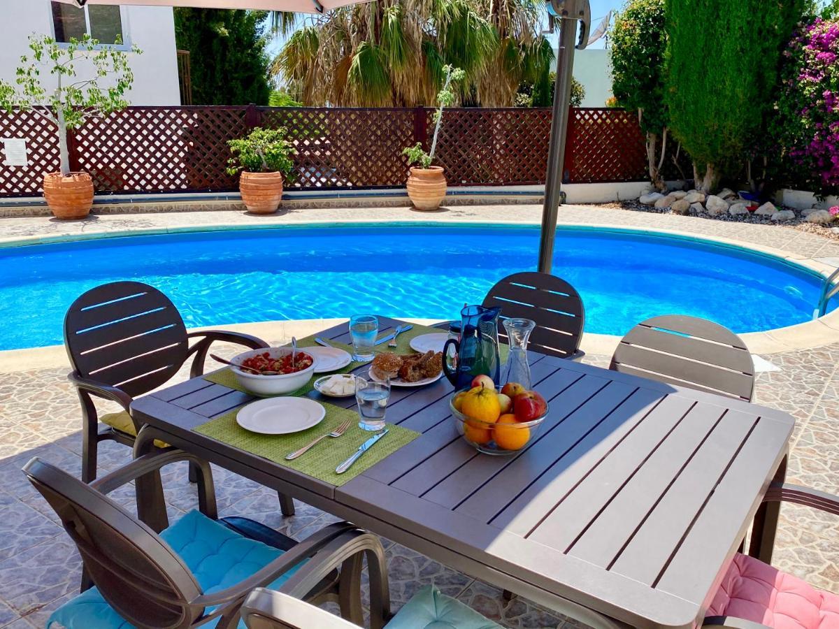 Villa Alicia With Priv Pool, Beautiful Garden And Shady Veranda- 5 Min To The Beach Peyia Ngoại thất bức ảnh