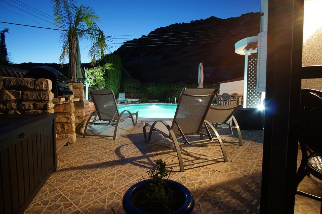 Villa Alicia With Priv Pool, Beautiful Garden And Shady Veranda- 5 Min To The Beach Peyia Ngoại thất bức ảnh