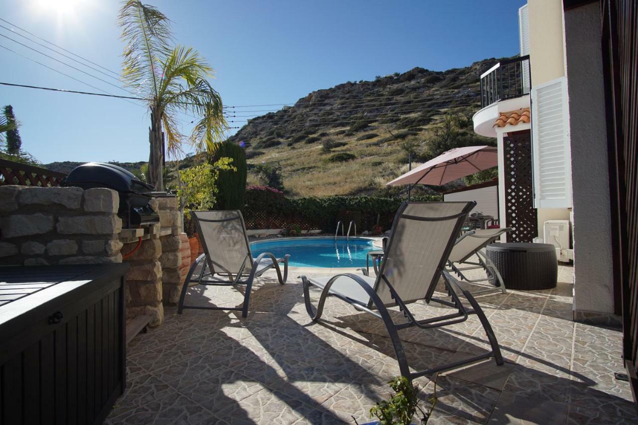 Villa Alicia With Priv Pool, Beautiful Garden And Shady Veranda- 5 Min To The Beach Peyia Ngoại thất bức ảnh