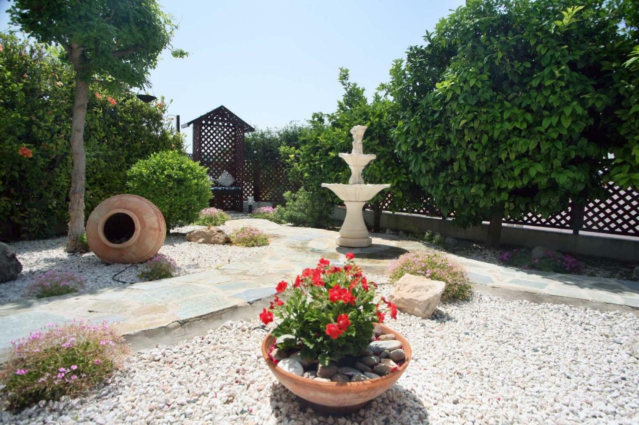 Villa Alicia With Priv Pool, Beautiful Garden And Shady Veranda- 5 Min To The Beach Peyia Ngoại thất bức ảnh