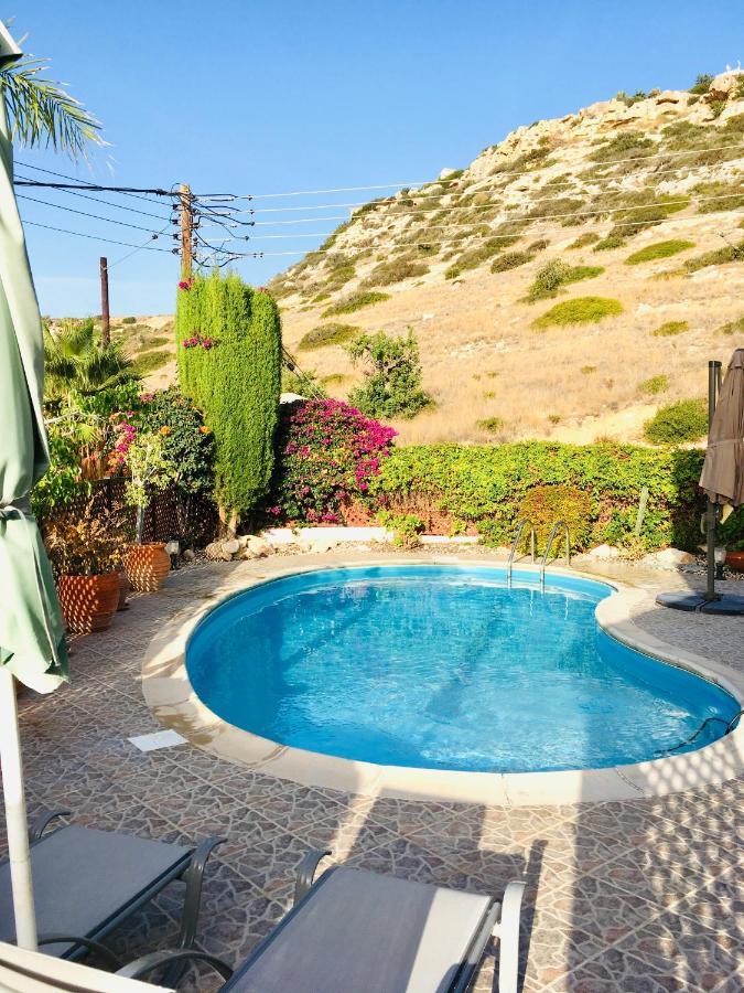 Villa Alicia With Priv Pool, Beautiful Garden And Shady Veranda- 5 Min To The Beach Peyia Ngoại thất bức ảnh